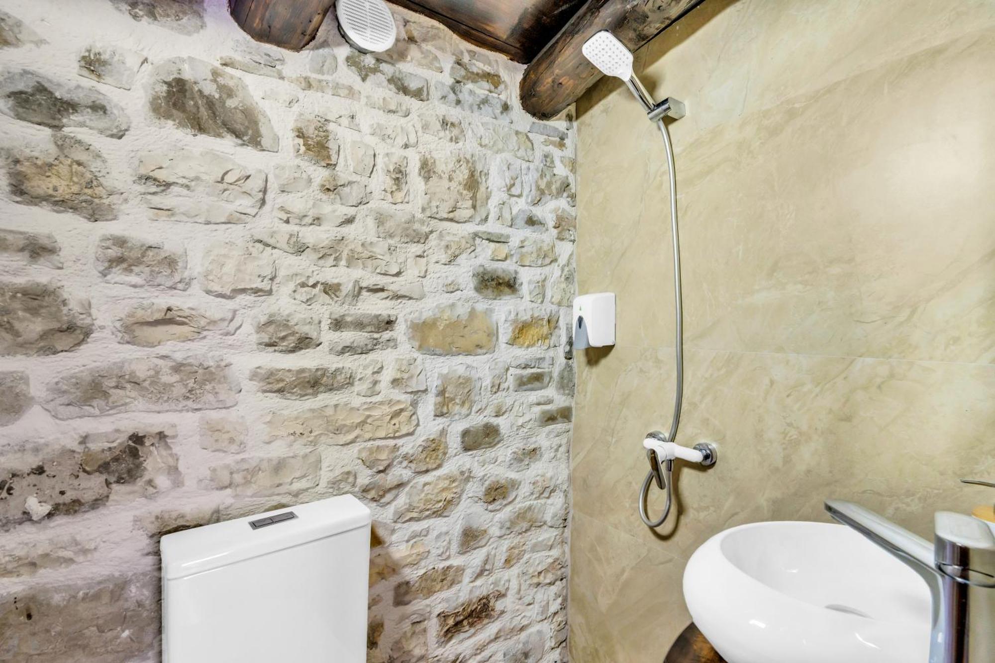 Hotel Bohem בראט מראה חיצוני תמונה