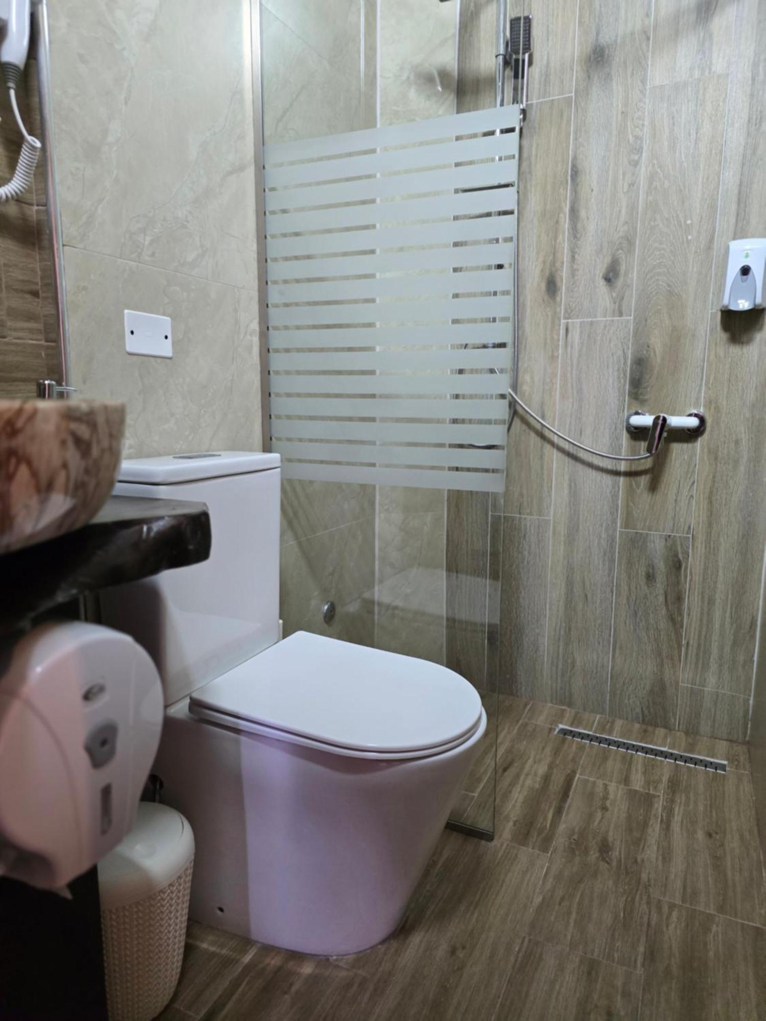 Hotel Bohem בראט מראה חיצוני תמונה
